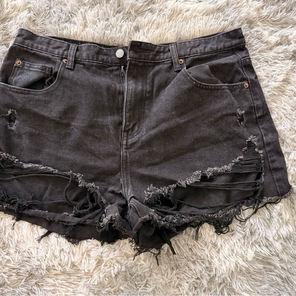 PrettyLittleThing Charcoal Distressed Jean Shorts